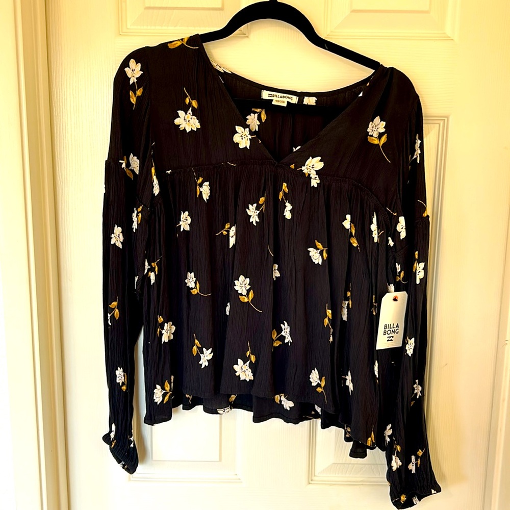 NWT Billabong floral Blouse M